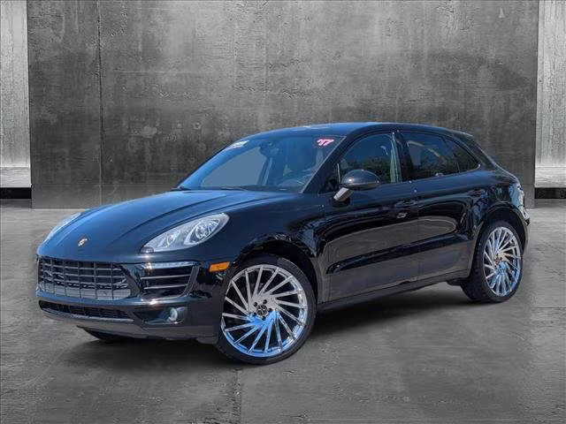 2017 Porsche Macan  AWD photo