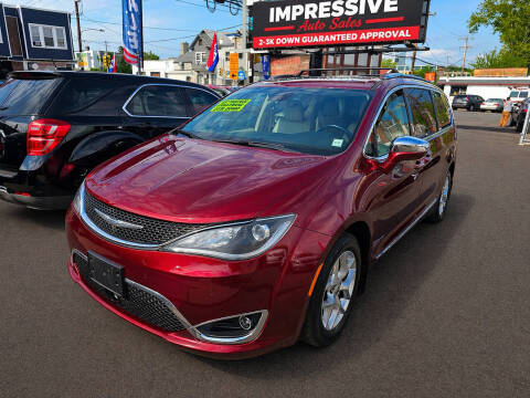 2017 Chrysler Pacifica Minivan Limited FWD photo