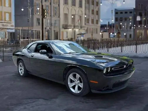 2016 Dodge Challenger SXT RWD photo