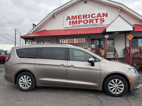 2017 Chrysler Pacifica Minivan Touring FWD photo