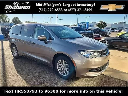 2017 Chrysler Pacifica Minivan Touring FWD photo