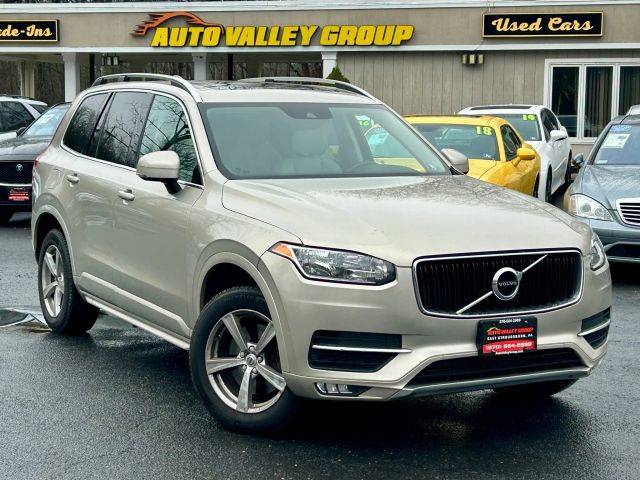 2016 Volvo XC90 T5 Momentum AWD photo