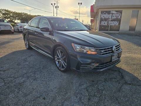 2017 Volkswagen Passat R-Line w/Comfort Pkg FWD photo