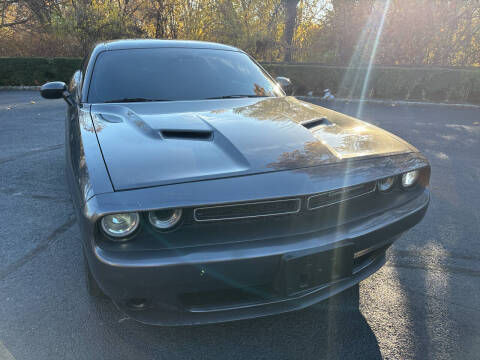 2015 Dodge Challenger SXT RWD photo