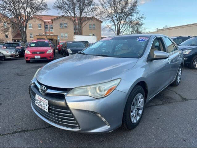 2016 Toyota Camry LE FWD photo