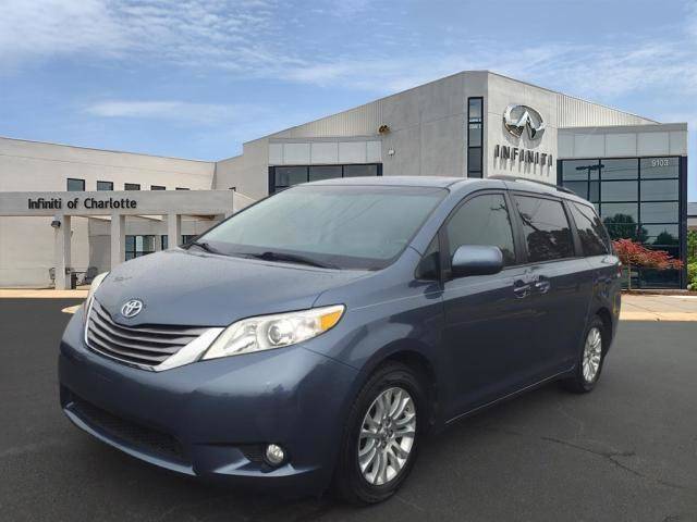 2017 Toyota Sienna Limited Premium FWD photo