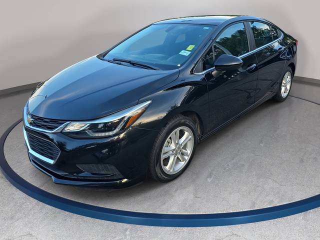 2017 Chevrolet Cruze LT FWD photo