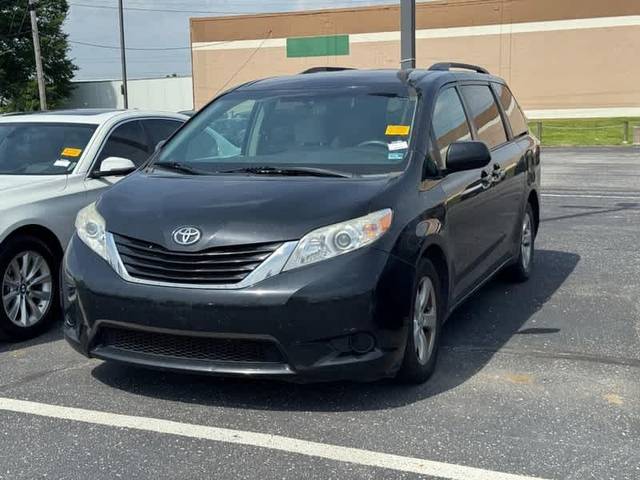 2015 Toyota Sienna LE FWD photo