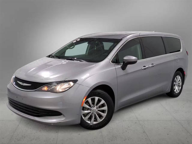 2017 Chrysler Pacifica Minivan Touring FWD photo