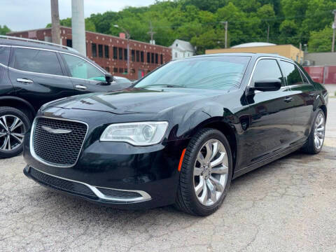2016 Chrysler 300 Limited RWD photo