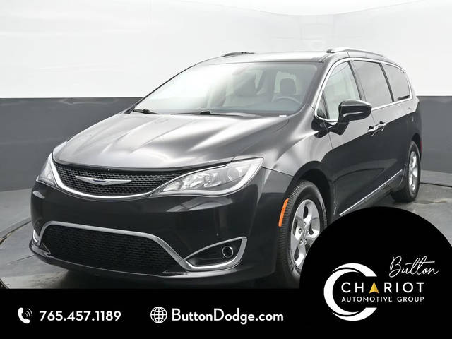 2017 Chrysler Pacifica Minivan Touring-L Plus FWD photo