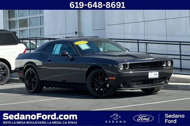 2016 Dodge Challenger R/T RWD photo