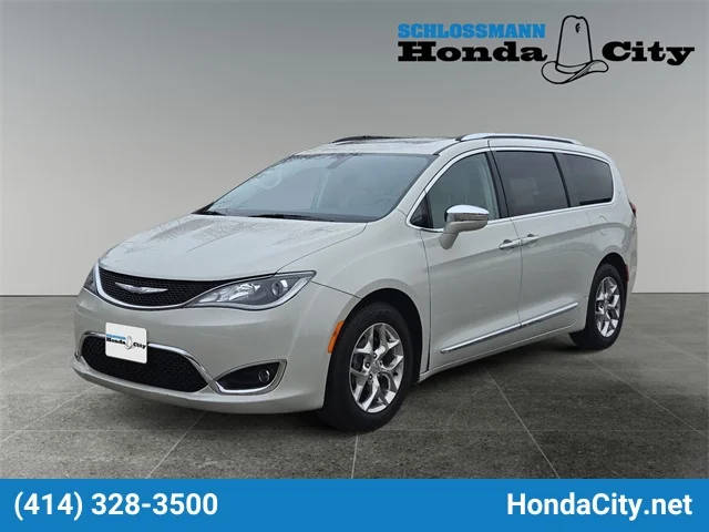 2017 Chrysler Pacifica Minivan Limited FWD photo