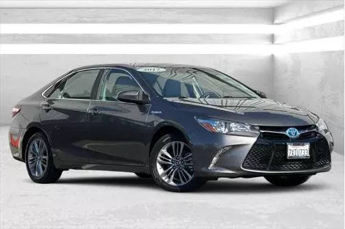 2017 Toyota Camry Hybrid SE FWD photo