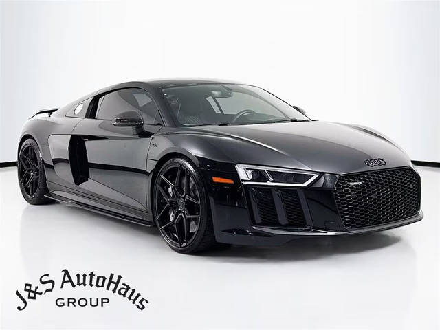 2017 Audi R8 V10 plus AWD photo