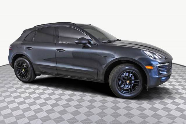 2017 Porsche Macan AWD photo