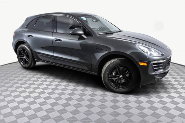 2017 Porsche Macan  AWD photo