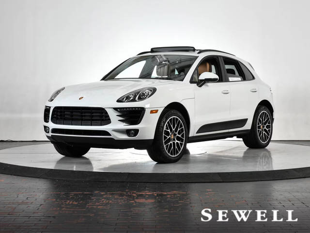 2017 Porsche Macan  AWD photo