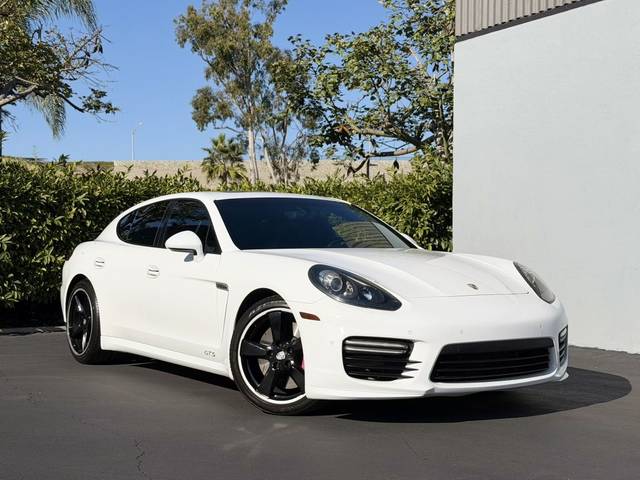 2015 Porsche Panamera GTS AWD photo