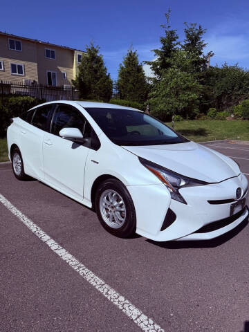 2017 Toyota Prius Two FWD photo