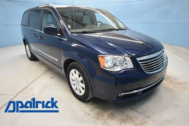 2016 Chrysler Town and Country Touring FWD photo