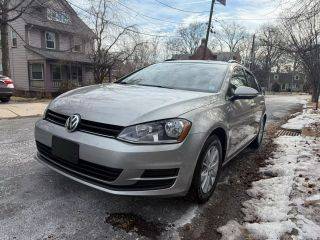 2017 Volkswagen Golf SportWagen S FWD photo