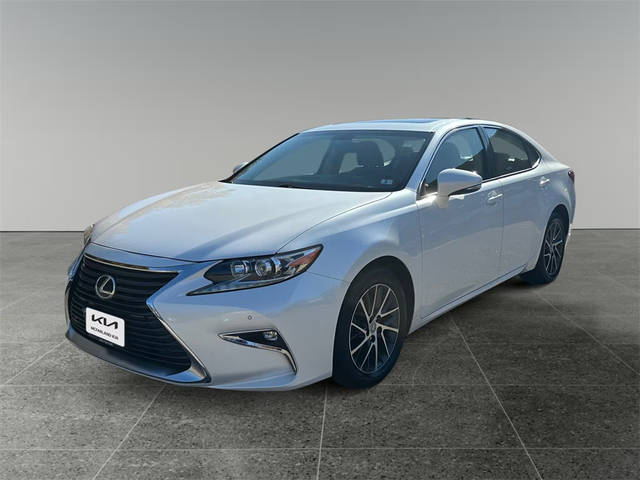 2016 Lexus ES  FWD photo