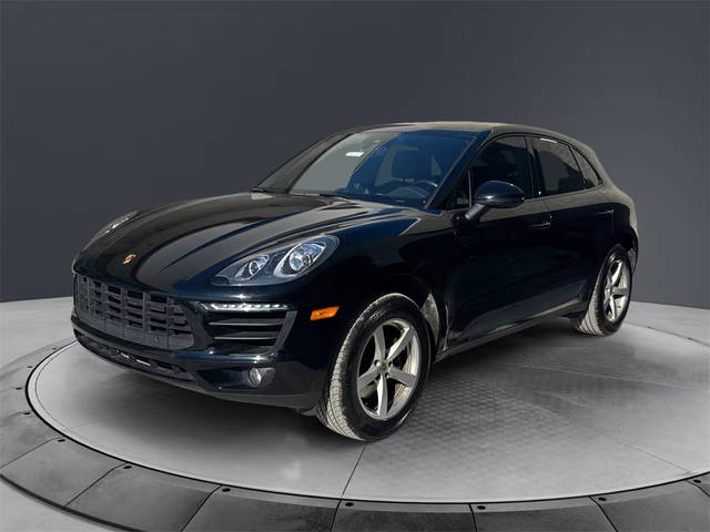 2017 Porsche Macan  AWD photo