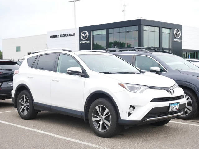 2016 Toyota RAV4 XLE AWD photo