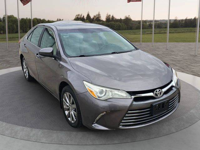 2017 Toyota Camry XLE FWD photo