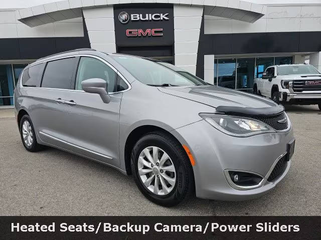 2017 Chrysler Pacifica Minivan Touring-L FWD photo