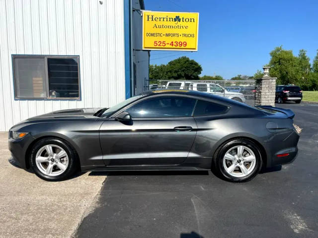 2017 Ford Mustang V6 RWD photo