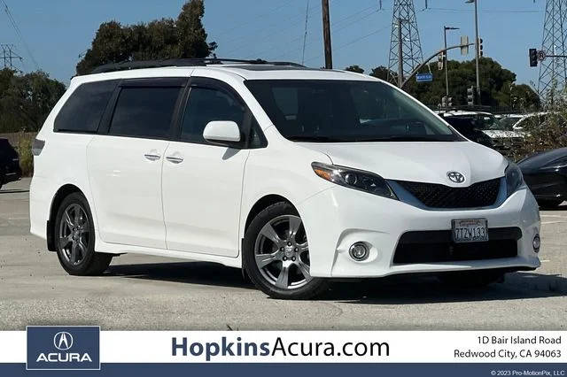 2017 Toyota Sienna SE FWD photo