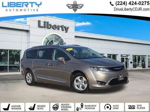 2017 Chrysler Pacifica Minivan Touring-L Plus FWD photo