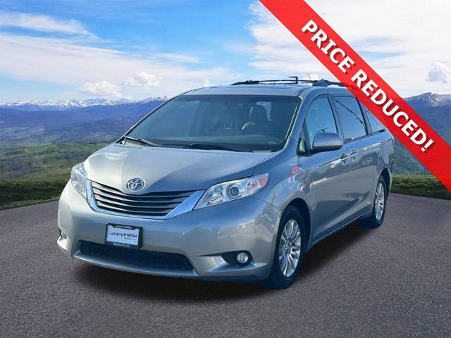 2016 Toyota Sienna XLE FWD photo