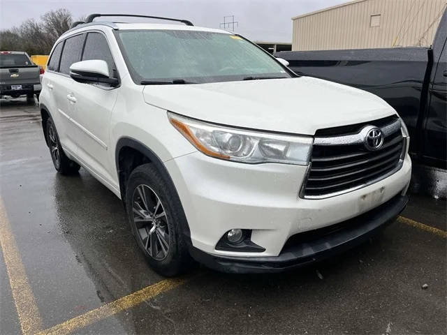 2016 Toyota Highlander XLE FWD photo