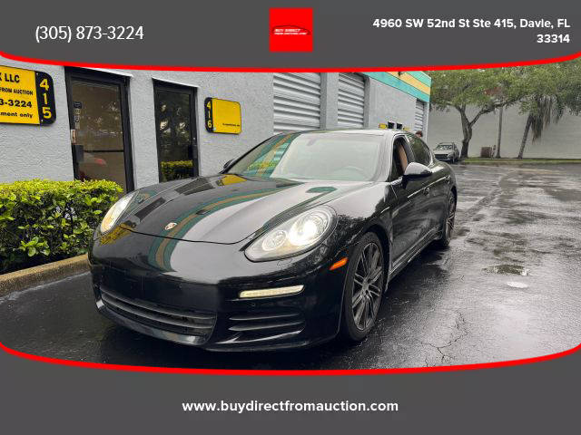 2015 Porsche Panamera  RWD photo