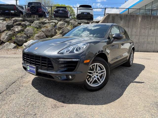 2017 Porsche Macan  AWD photo