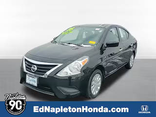 2016 Nissan Versa SV FWD photo