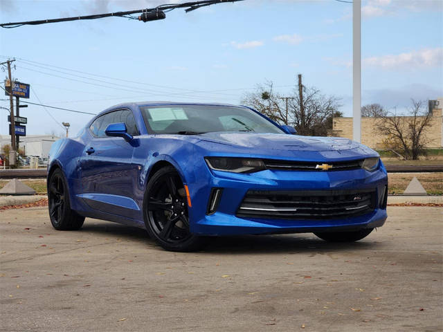 2017 Chevrolet Camaro 1LT RWD photo