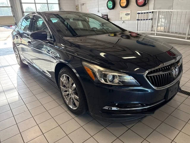 2017 Buick LaCrosse Essence FWD photo