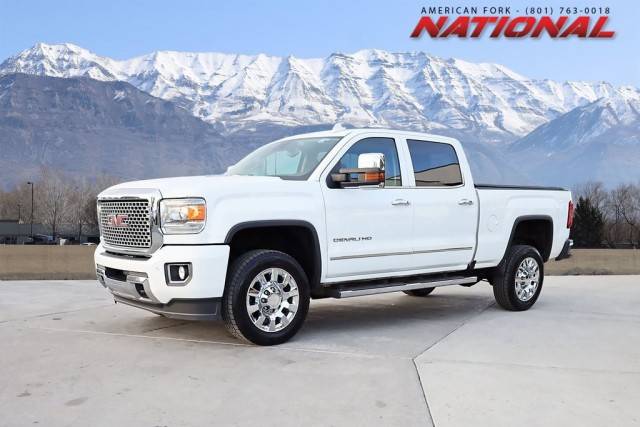 2016 GMC Sierra 2500HD Denali 4WD photo