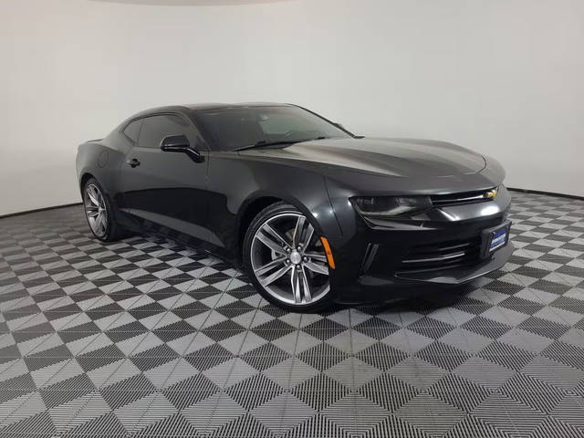 2017 Chevrolet Camaro 1LT RWD photo