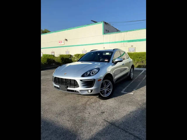 2017 Porsche Macan AWD photo