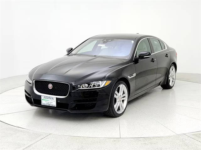 2017 Jaguar XE 35t Prestige AWD photo