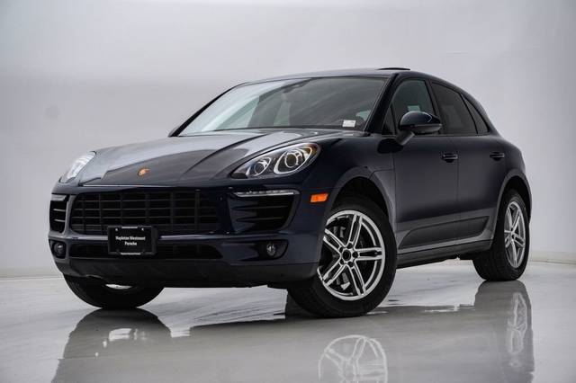 2017 Porsche Macan  AWD photo