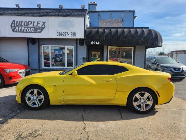 2017 Chevrolet Camaro 1LT RWD photo