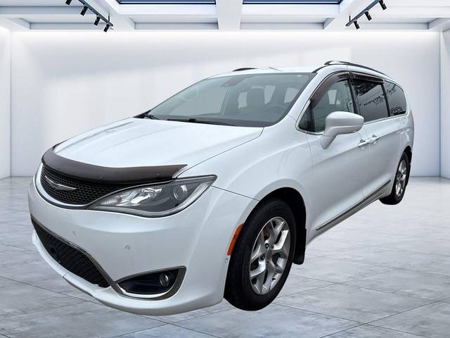 2017 Chrysler Pacifica Minivan Touring-L Plus FWD photo