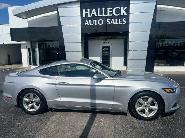 2017 Ford Mustang V6 RWD photo