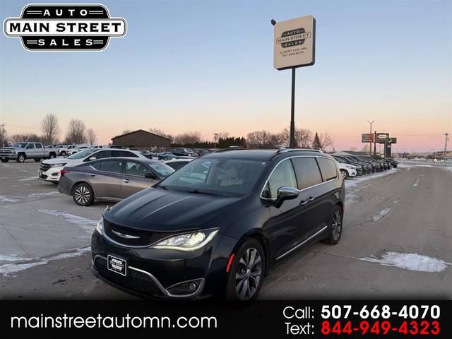 2017 Chrysler Pacifica Minivan Limited FWD photo